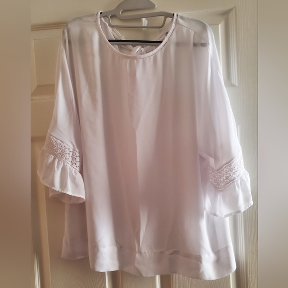 DR2 Tops - TWOFOR $15 DR2 White Blouse with Bell sleeves, ties in the back.